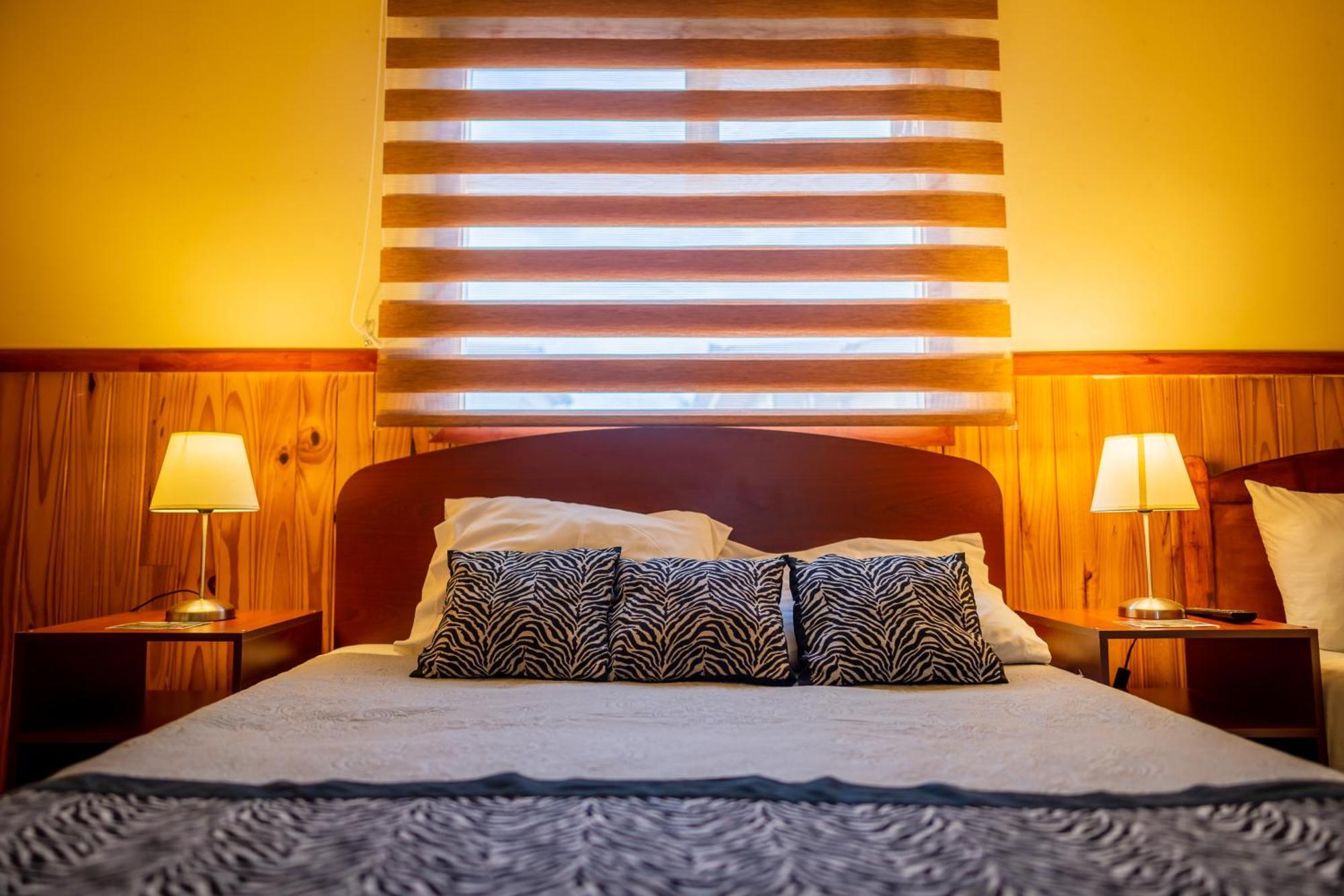Hostal Alcazar Puerto Natales Exteriör bild