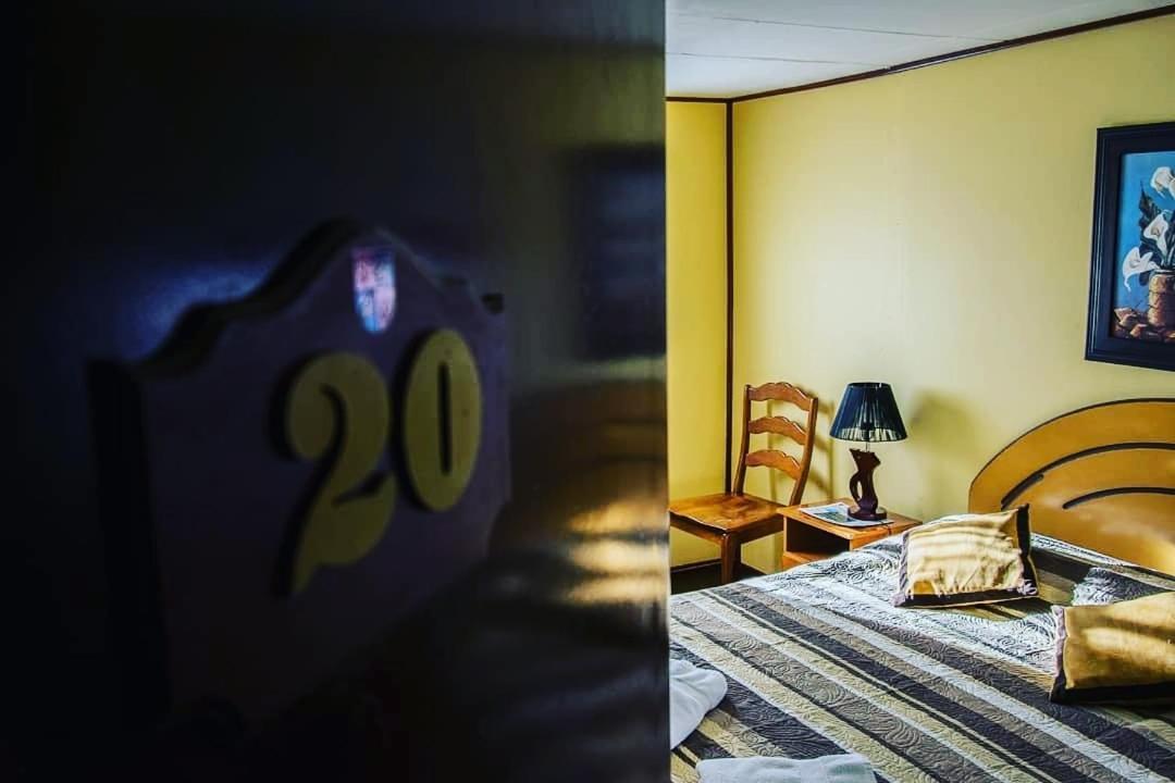Hostal Alcazar Puerto Natales Exteriör bild