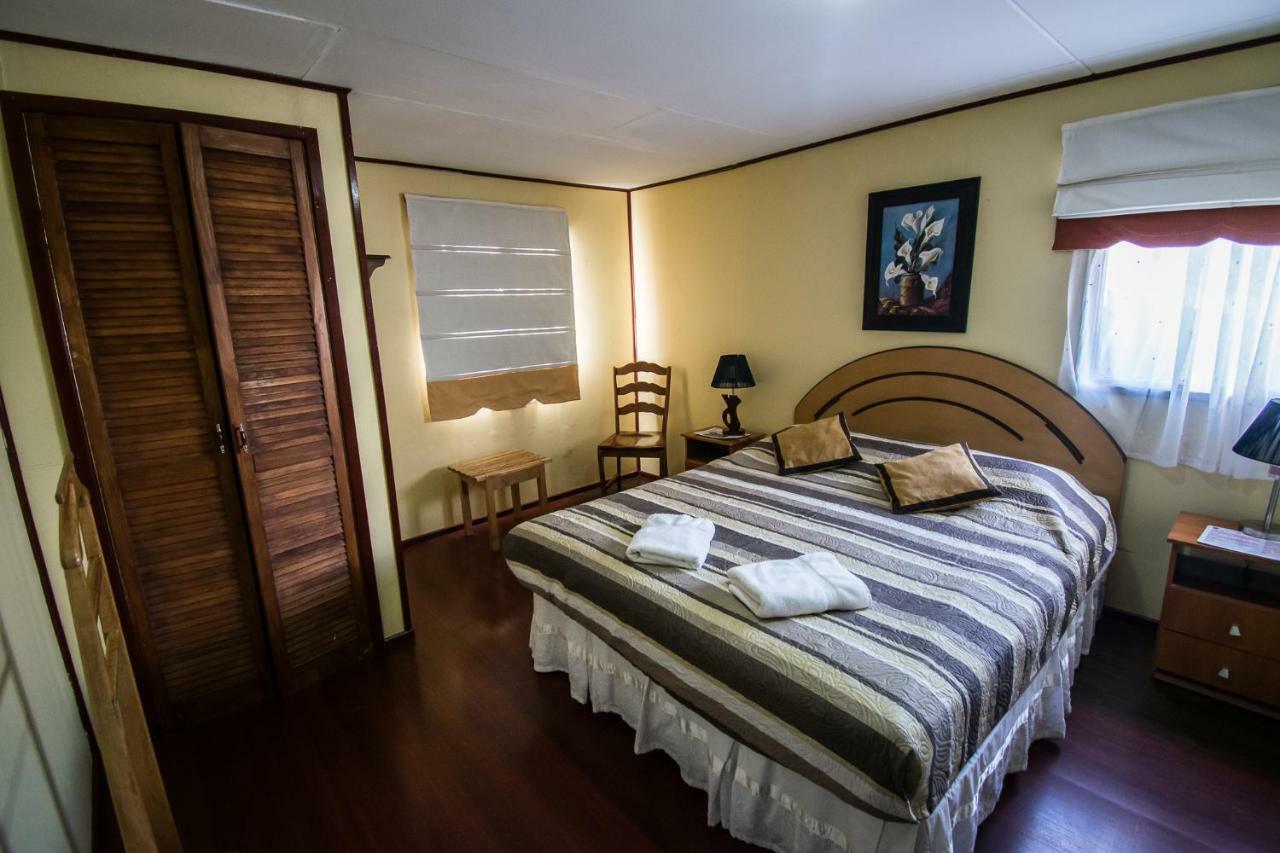 Hostal Alcazar Puerto Natales Exteriör bild