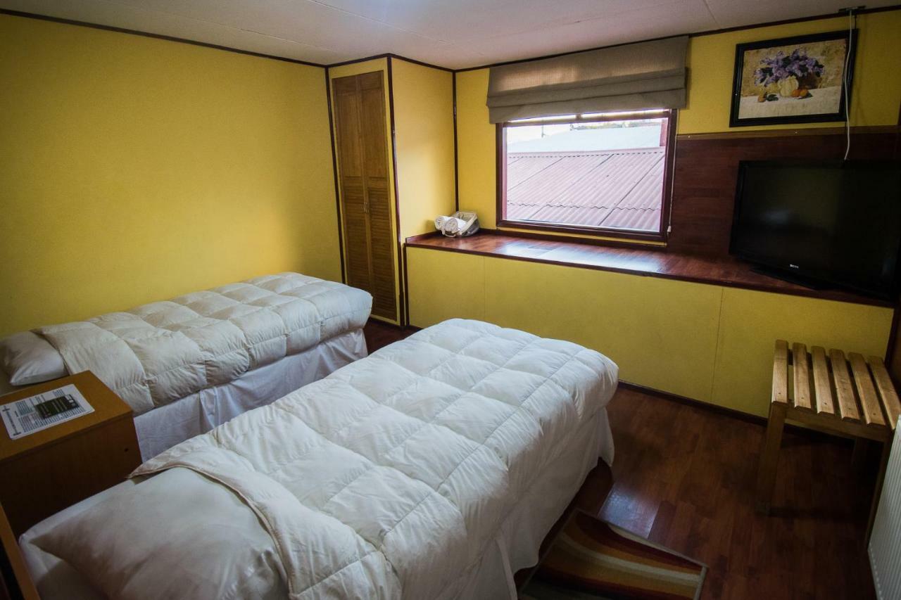 Hostal Alcazar Puerto Natales Exteriör bild