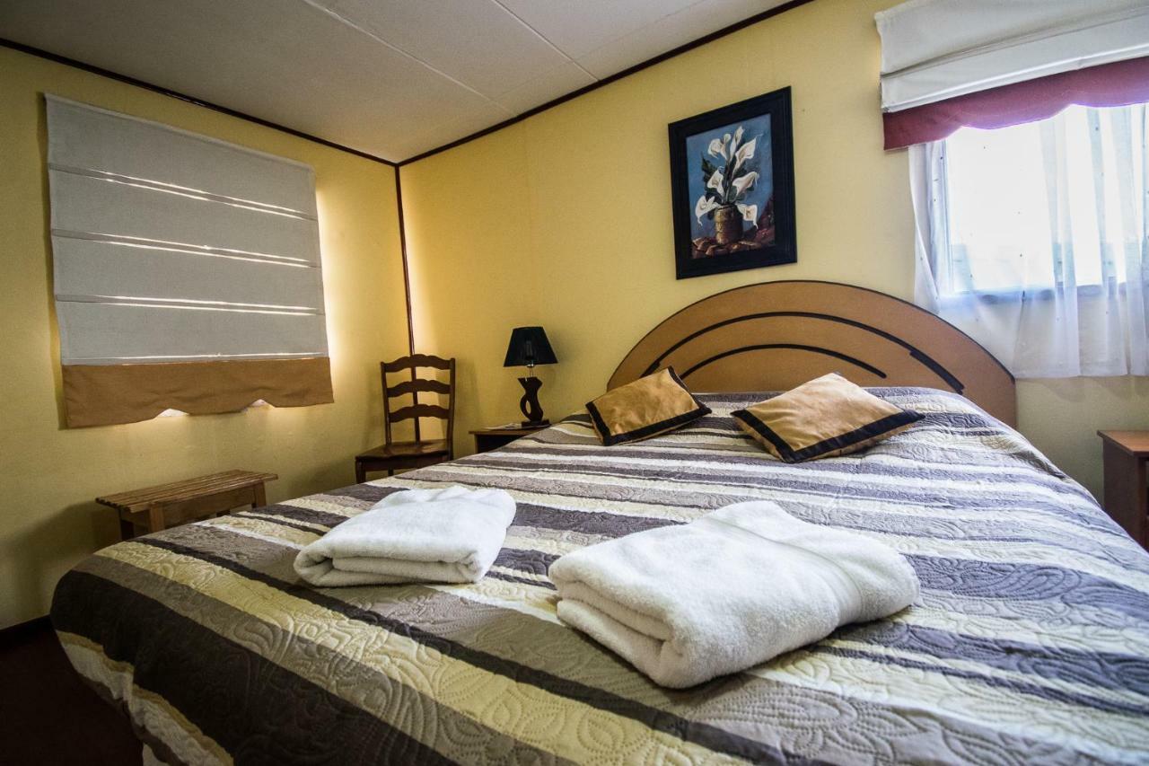 Hostal Alcazar Puerto Natales Exteriör bild