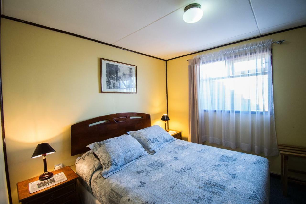 Hostal Alcazar Puerto Natales Exteriör bild