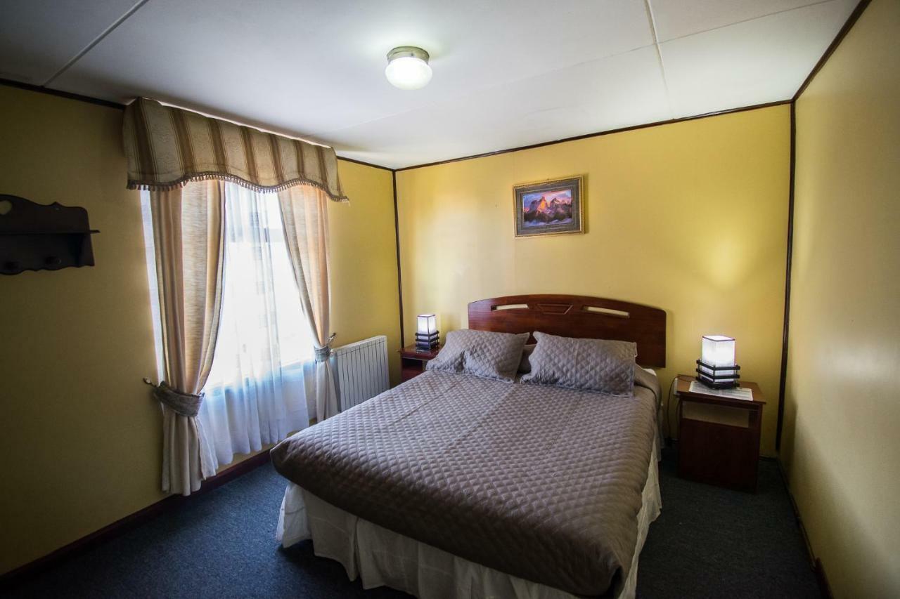 Hostal Alcazar Puerto Natales Exteriör bild