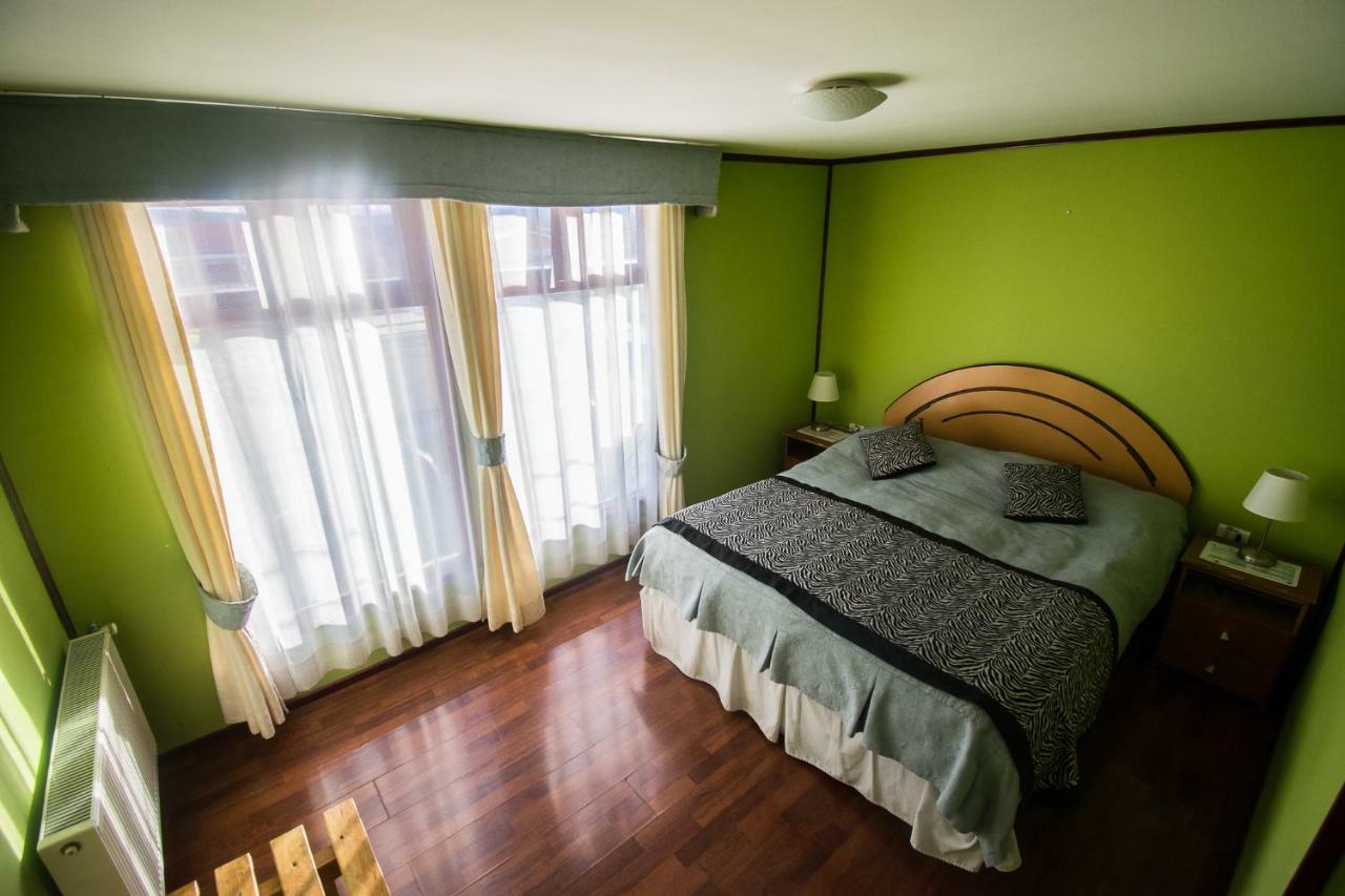 Hostal Alcazar Puerto Natales Exteriör bild